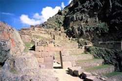 Peru_2006_02_24a_Valle_Sagrado_Ollantaytambo - СЛЕВА, С ГЛАЗУРЬЮ..jpg