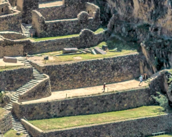 videoblocks-aerial-view-of-temple-of-the-sun-ollantaytambo-sanctuary_Фр-1.png