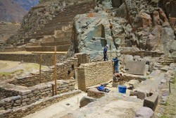 Peru_-_Sacred_Valley_&_Incan_Ruins_259_-_Ollantaytambo_ruins_(8115068265).jpg