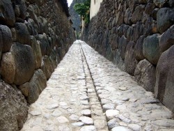 000  9595100  PERU, Valle sagrado, Ollantaytambo.jpg