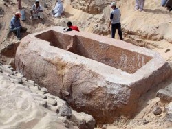 18 fullsize КАИР, огромный саркофаг, предположительно Себекхотепа I-го.jpg