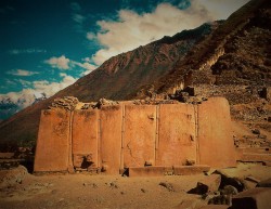 00000  Ollantaytambo_Monolithen ОЧЕНЬ СТРАННЫЙ БЛОК СПРАВА.jpg