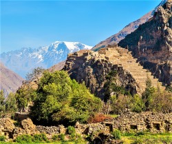 Ollantaytambo-Ruins-Sacred-Valley-iStock-Holger-Mette-www.istockphoto _.jpg